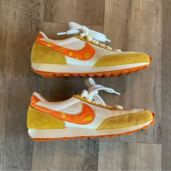 Nike Daybreak Paisley Swoosh - Picture 4 of 14